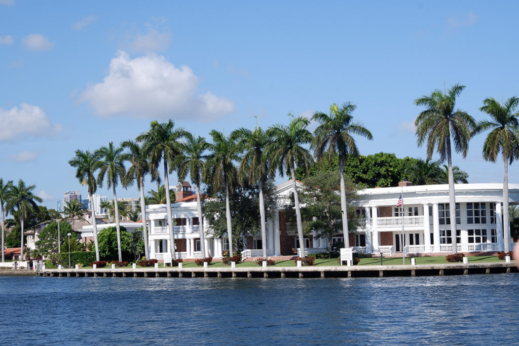 Three day Fort Lauderdale itinerary: the city houses seen from the boat