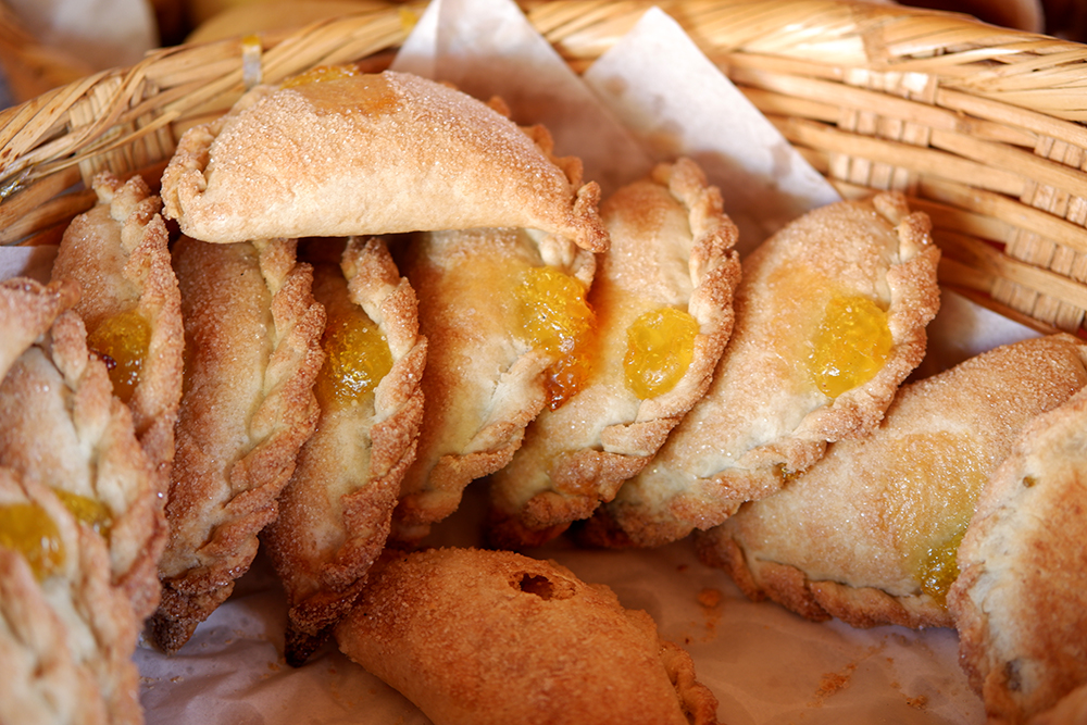 Puerto Vallarta is for the grownups and other stories: close up on baked desserts with jam and sugar