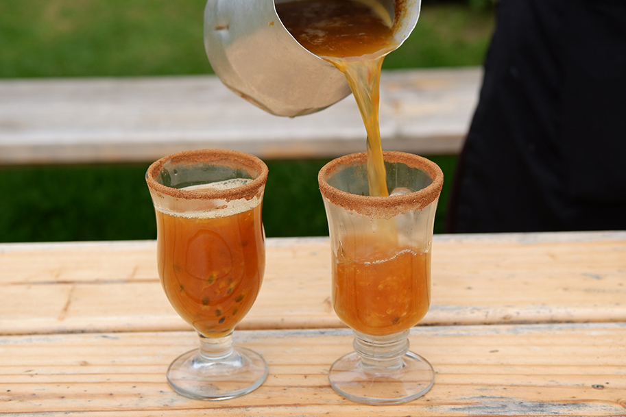 Pereira, Colombia: Mountains, cities, and delicious sweet drinks: two hot passion fruit drinks poured into glass teacups with cinnamon rim