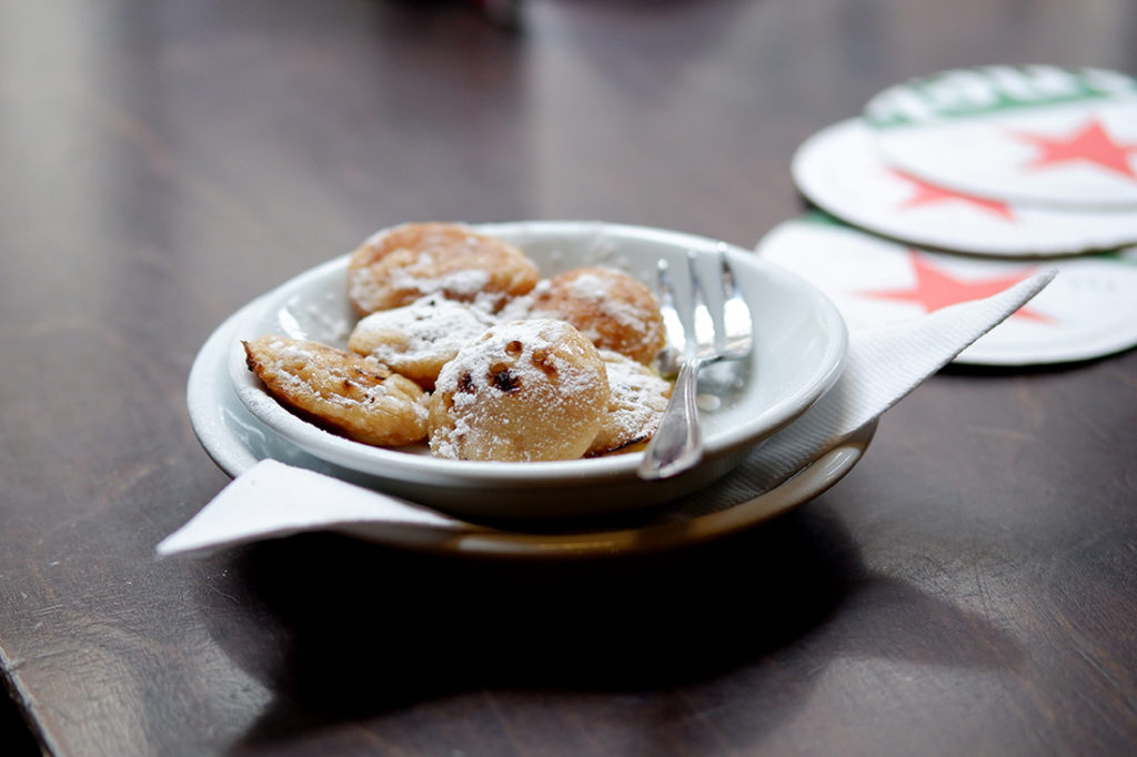 Exploring Jordaan, the historic neighbourhood in Amsterdam: mini Dutch pancakes with powdered sugar 