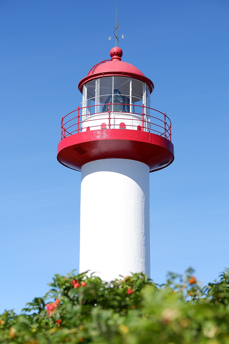 Destination guide: The great adventure through Quebec Maritimes - white and red lighthouse 