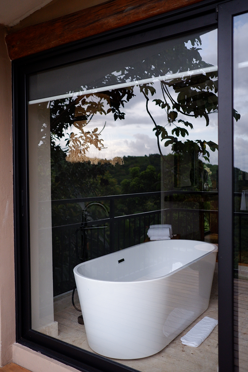 Hotel Punta Islita Costa Rica, Honeymoon Suite: indoor bathtub