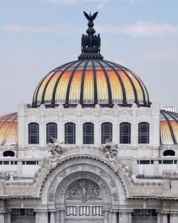 The infamous Palacio de Bellas Artes in many ways feels like the centre of Mexico City 

#xomexico22 #WanderfulCDMX #visitmexico #mexicocity #architecture #travelgram