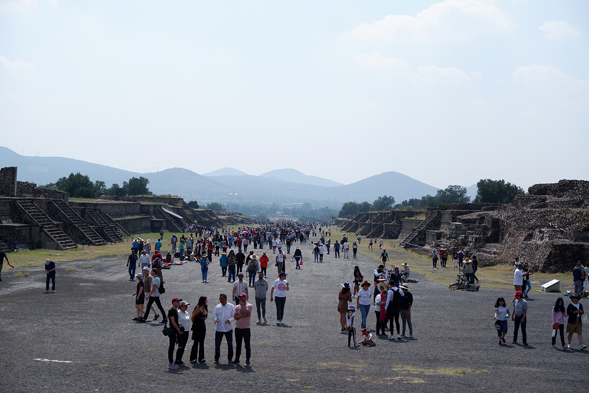 Teotihuacan ruins, alley of the dead 