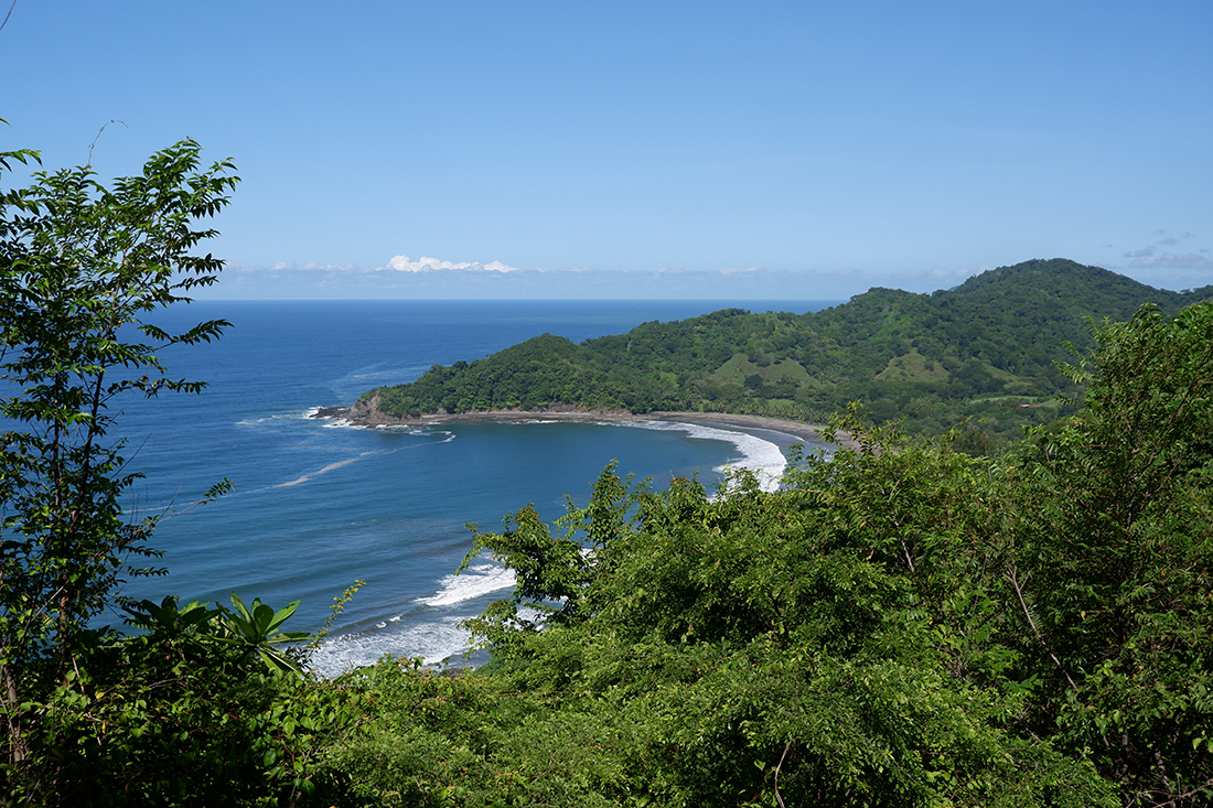 Find the Pura Vida life at Punta Islita, even if just for a few days: view on the beach and the mountains from the above 