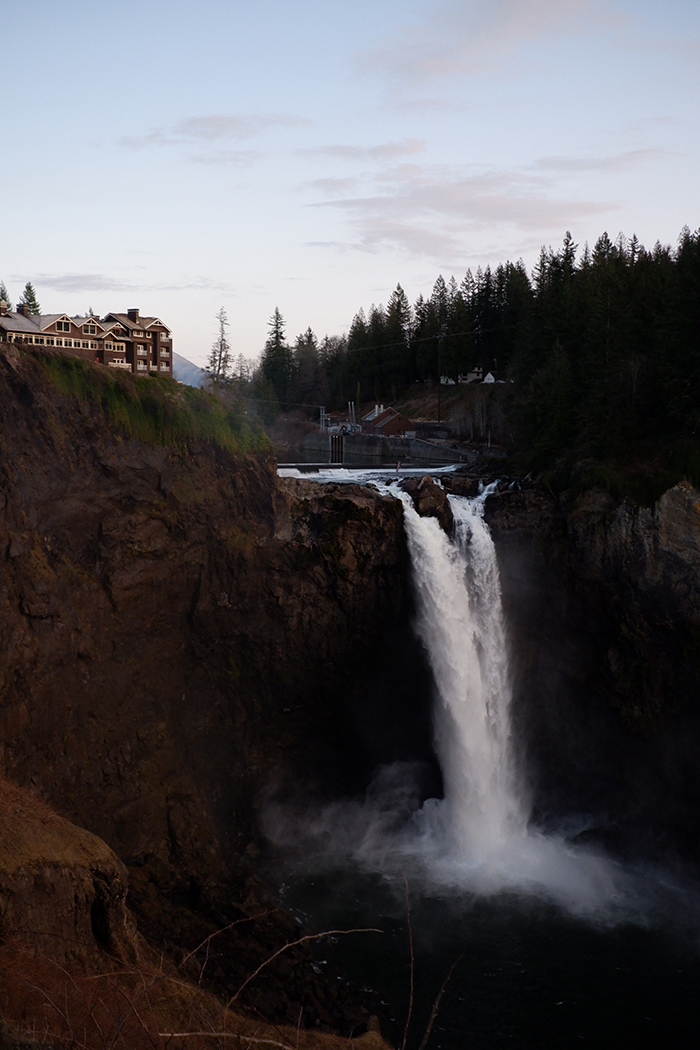 Salish Lodge & Spa is a scenic destination: Snoqualmie falls and Salish lodge at the top