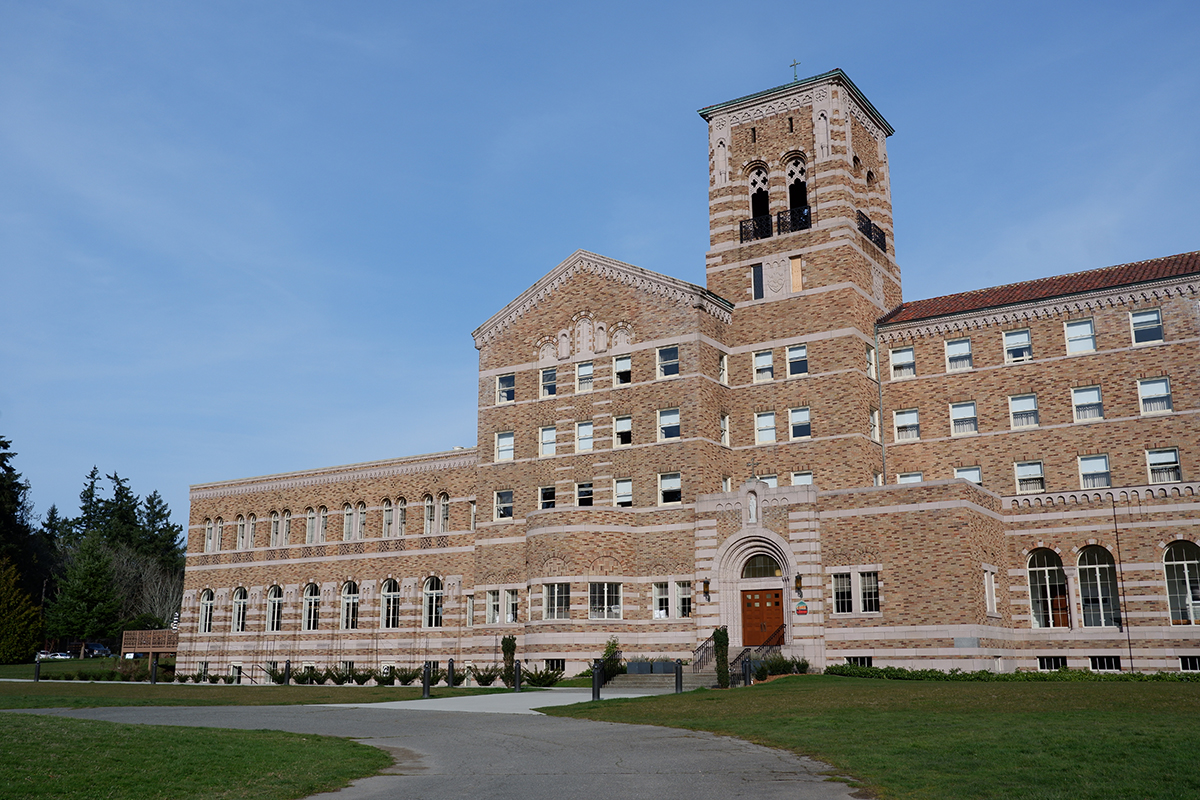 Everything you need to know about The Lodge at St. Edward State Park: image of the building 