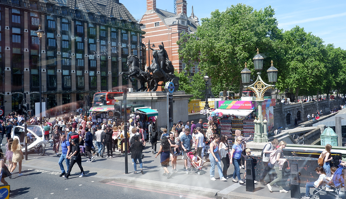 See London on a panoramic gourmet food bus